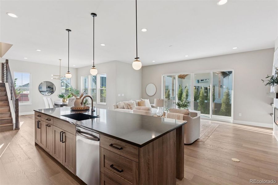 Photos are of a similar unit. Photos are of a similar unit.