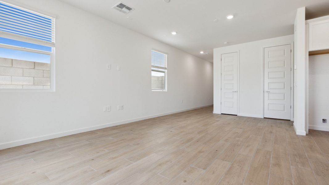 Spacious, unfurnished interior of a new home in Avance, Phoenix (Image 14).