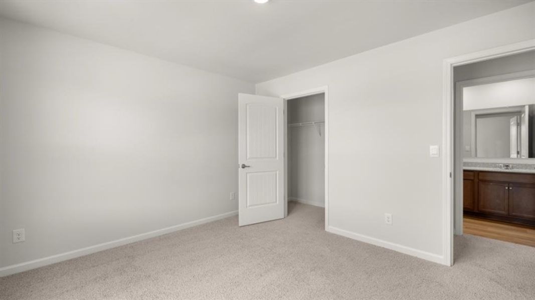 Spacious, unfurnished interior of a new home in Fairway 17 at Mirror Lake, Villa Rica (Image 31).