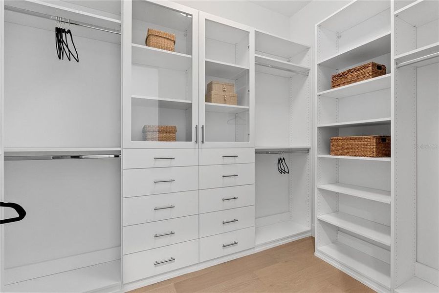Furnished interior view inside a new home in , Orlando (Image 6).