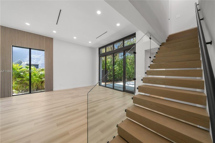 Spacious, unfurnished interior of a new home in , Miami (Image 51).