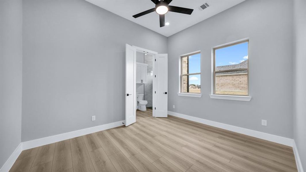 Spacious, unfurnished interior of a new home in , Weatherford (Image 18).
