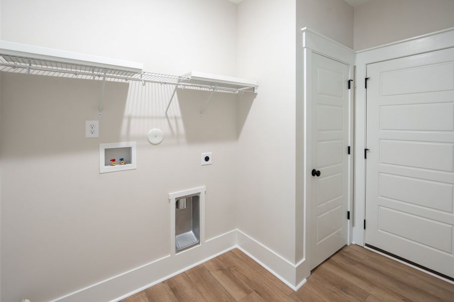 Representative unfurnished interior of a home built from the Jamestown by Bill Clark Homes in Riverside Cove, Wilmington (Image 21).
