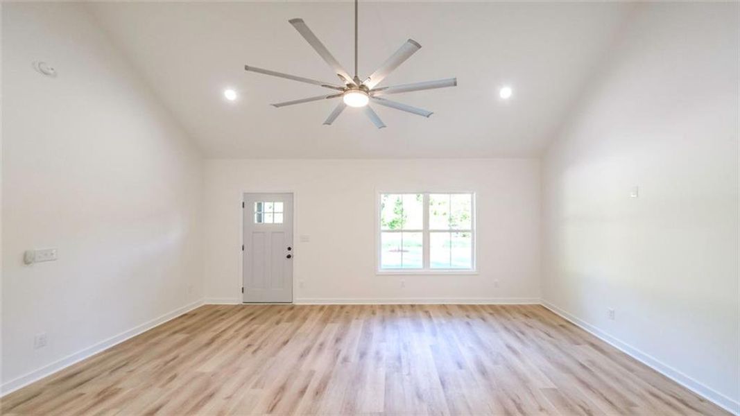 Spacious, unfurnished interior of a new home in , Temple (Image 21).