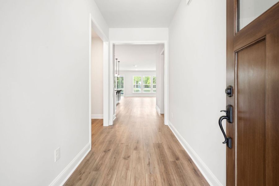 Spacious, unfurnished interior of a new home in Waterways, Richmond Hill (Image 14).