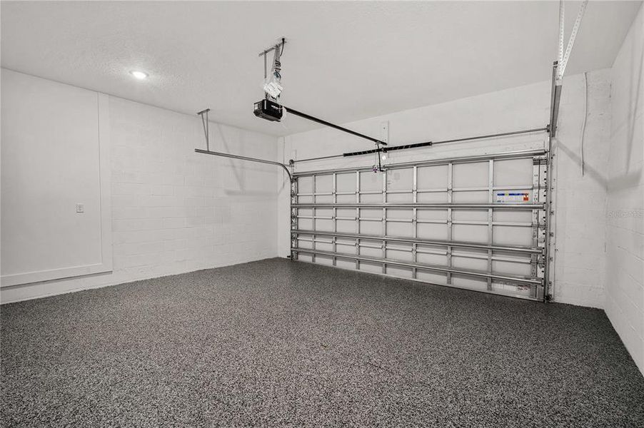 Spacious, unfurnished interior of a new home in , Tampa (Image 33).