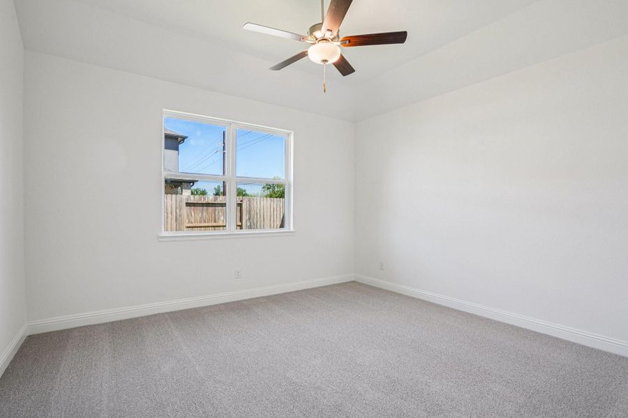Spacious, unfurnished interior of a new home in Sienna 40', Missouri City (Image 27).