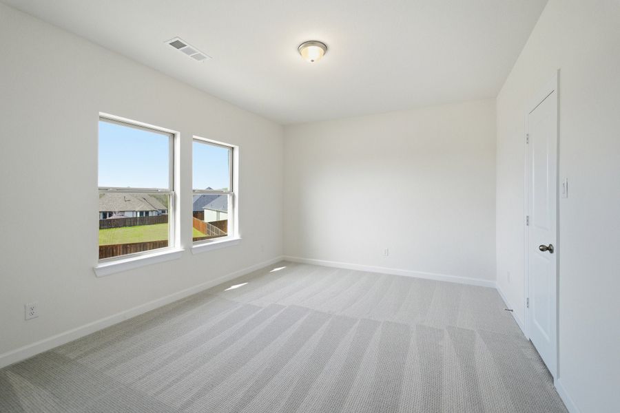 Spacious, unfurnished interior of a new home in Sonoma Verde, Heath (Image 37).