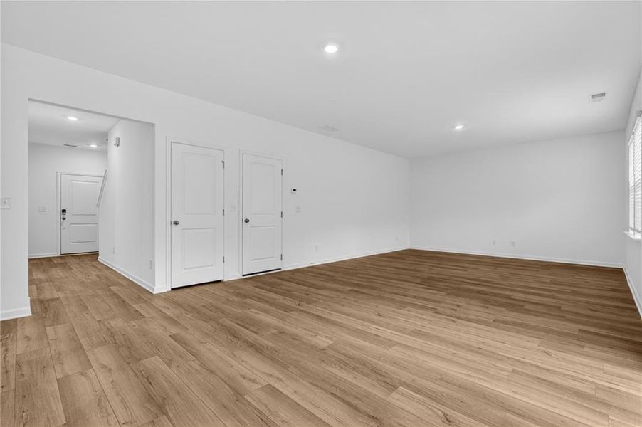 Spacious, unfurnished interior of a new home in Lexington Meadows, Athens (Image 17).