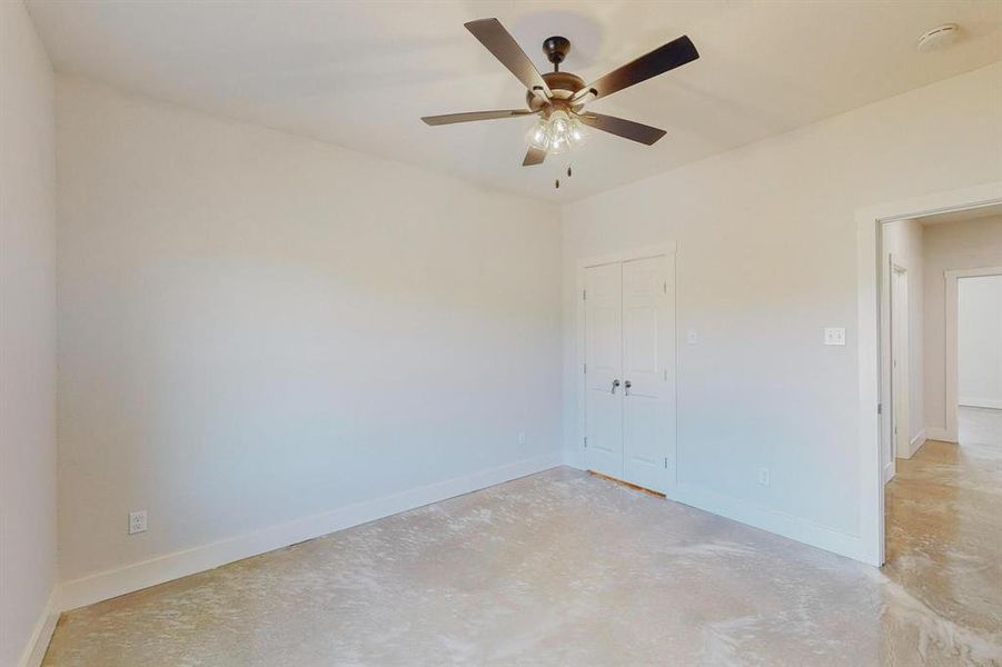 Unfurnished bedroom featuring ceiling fan and a closet