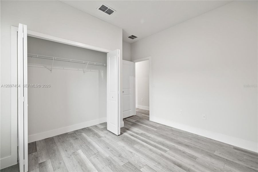 Spacious, unfurnished interior of a new home in , Ocala (Image 33).