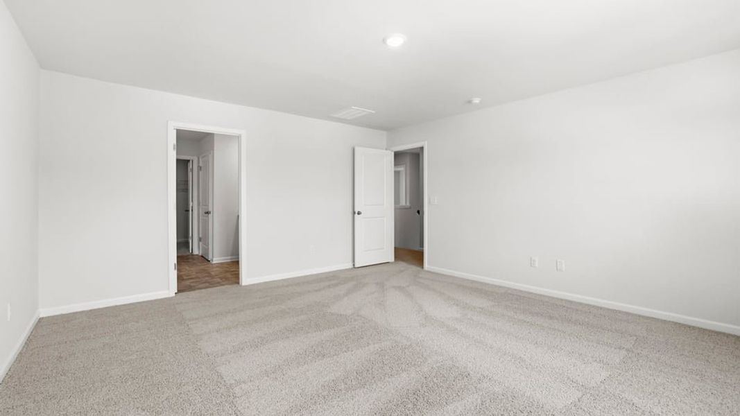 Spacious, unfurnished interior of a new home in Woodglen, Piedmont (Image 32).