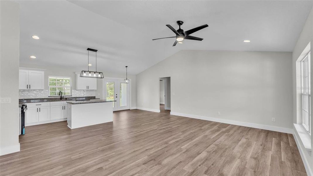 Spacious, unfurnished interior of a new home in , Sebring (Image 39).