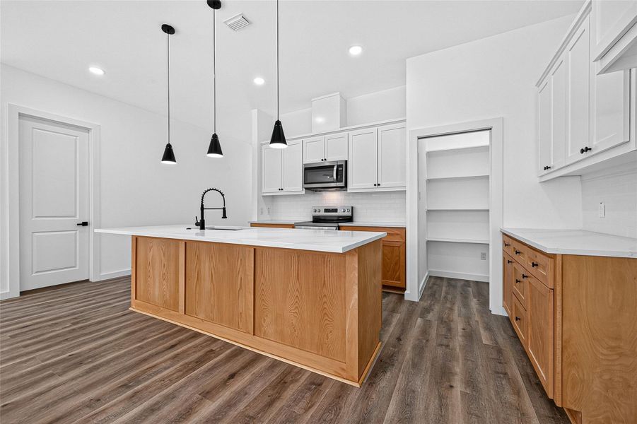 Furnished interior view inside a new home in , Conroe (Image 6).