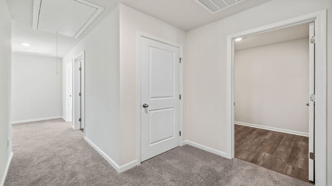 Spacious, unfurnished interior of a new home in Cloverdale Hills, Piedmont (Image 19).