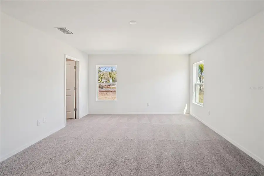 Spacious, unfurnished interior of a new home in , Palmetto (Image 5).