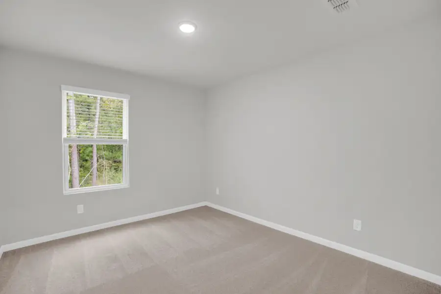 Spacious, unfurnished interior of a new home in Bradford Pointe, Summerville (Image 15).