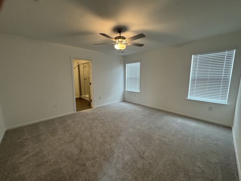 Spacious, unfurnished interior of a new home in Longview 40s - Alley, Del Valle (Image 8).