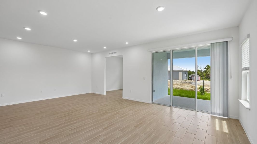 Spacious, unfurnished interior of a new home in Port Charlotte, Port Charlotte (Image 21).