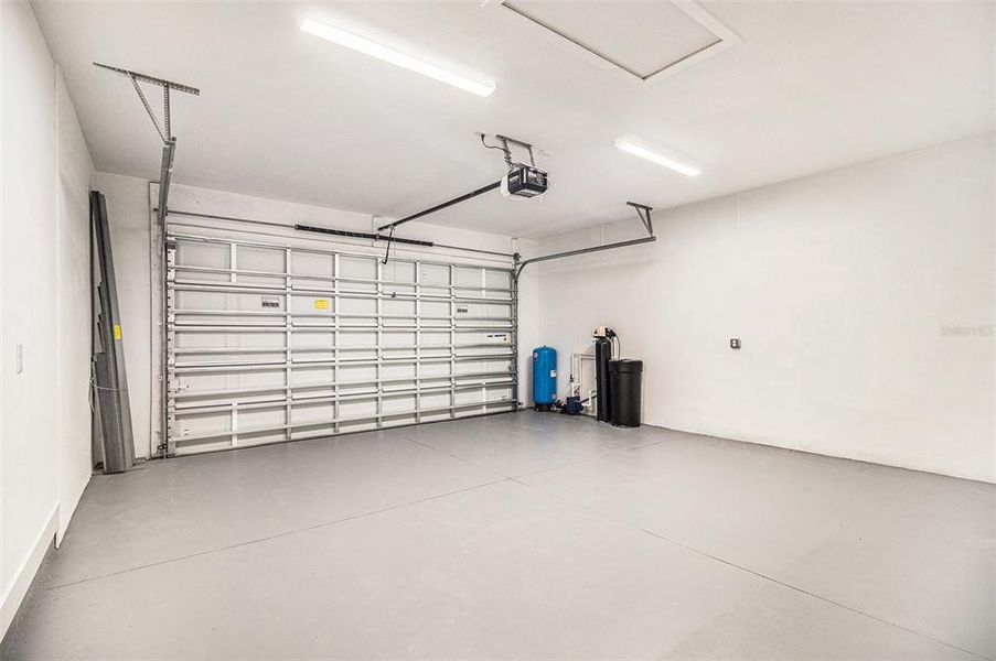 Spacious, unfurnished interior of a new home in , Palm Bay (Image 24).