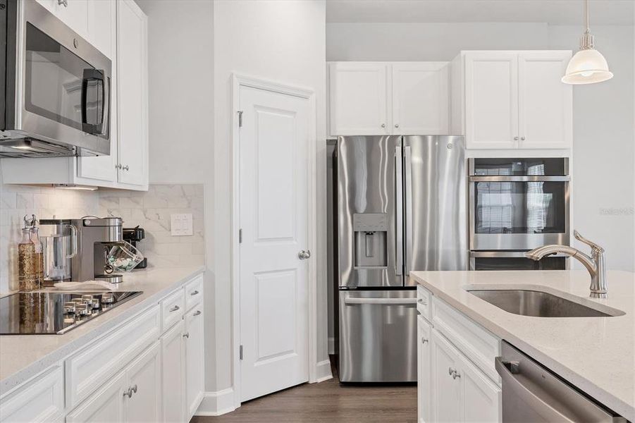 Furnished interior view inside a new home in Avalon Woods, Lakewood Ranch (Image 12). Furnished interior view inside a new home in Avalon Woods, Lakewood Ranch (Image 12).
