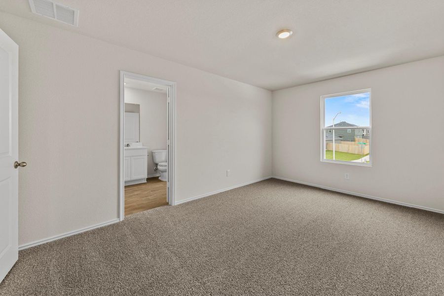 Spacious, unfurnished interior of a new home in Sunset Oaks, Maxwell (Image 12).