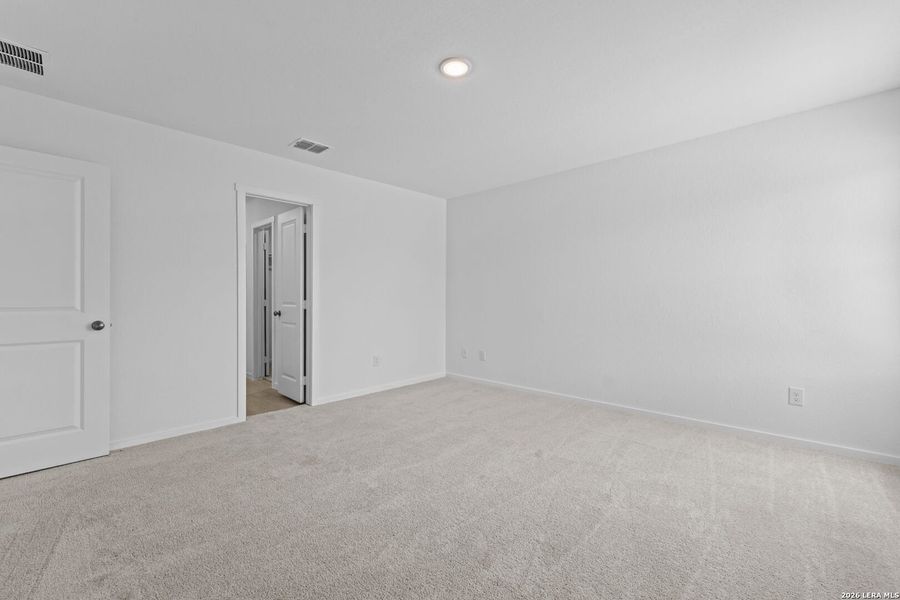 Spacious, unfurnished interior of a new home in Higdon Crossing, San Antonio (Image 20).