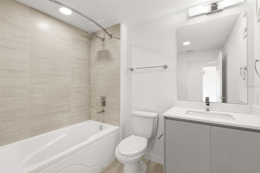 Furnished interior view inside a new home in , Orlando (Image 13).