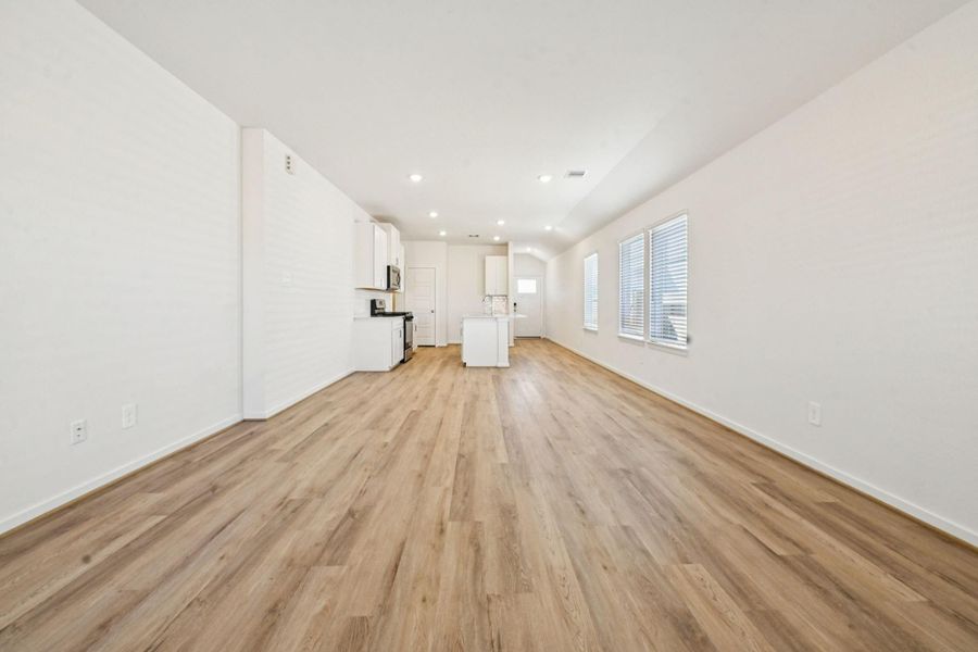 Spacious, unfurnished interior of a new home in Granger Pointe - Traditional Series, Conroe (Image 17).