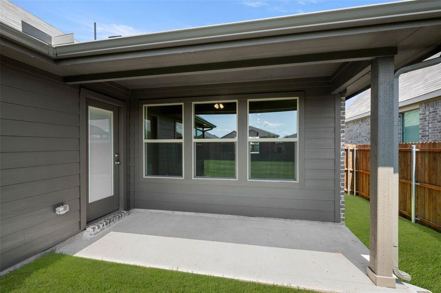 Exterior details and patio area of a home in Chisholm Hills, Cleburne (Image 24).