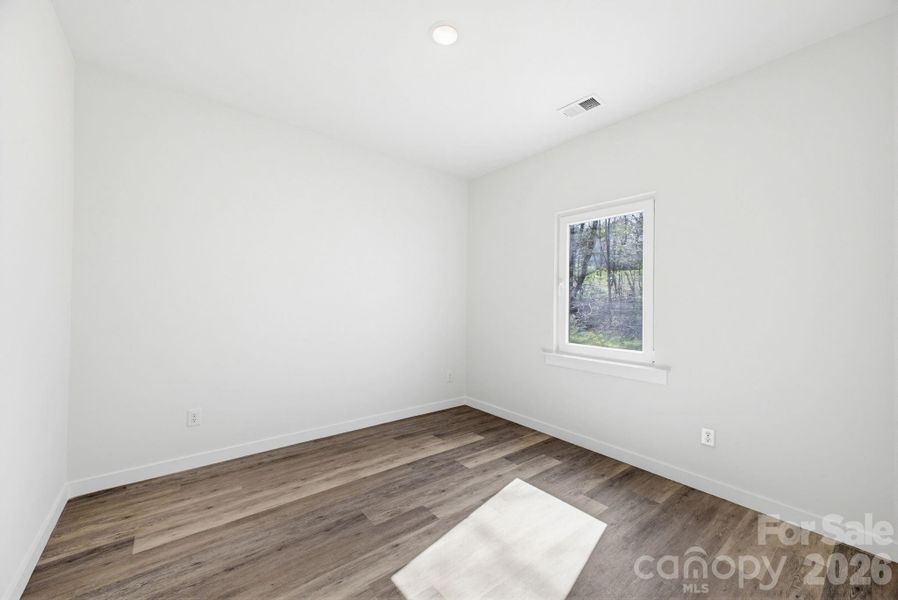 Spacious, unfurnished interior of a new home in , Hudson (Image 25).