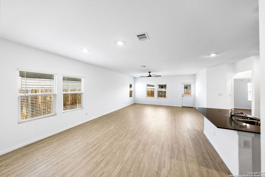 Spacious, unfurnished interior of a new home in , Bulverde (Image 39).