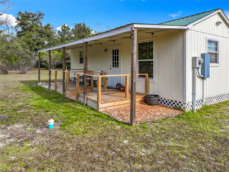 Exterior details and patio area of a home in , Gainesville (Image 29).