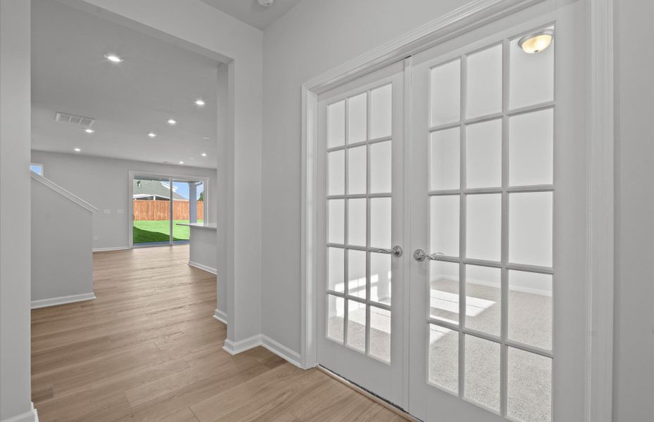 Spacious, unfurnished interior of a new home in Fox Hollow, Spartanburg (Image 30).
