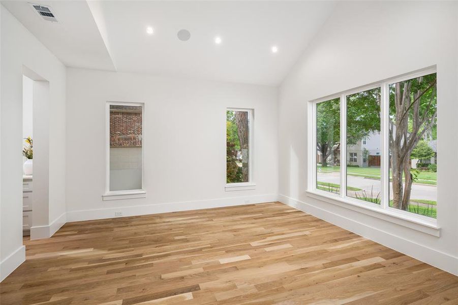 Spacious, unfurnished interior of a new home in , Dallas (Image 20).