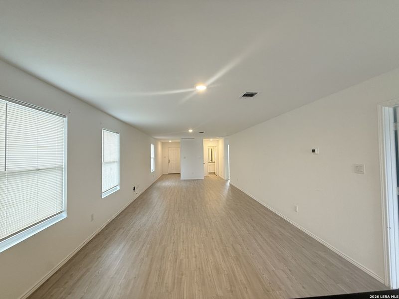 Spacious, unfurnished interior of a new home in Crescent Hills: Stonehill Collection, San Antonio (Image 10).