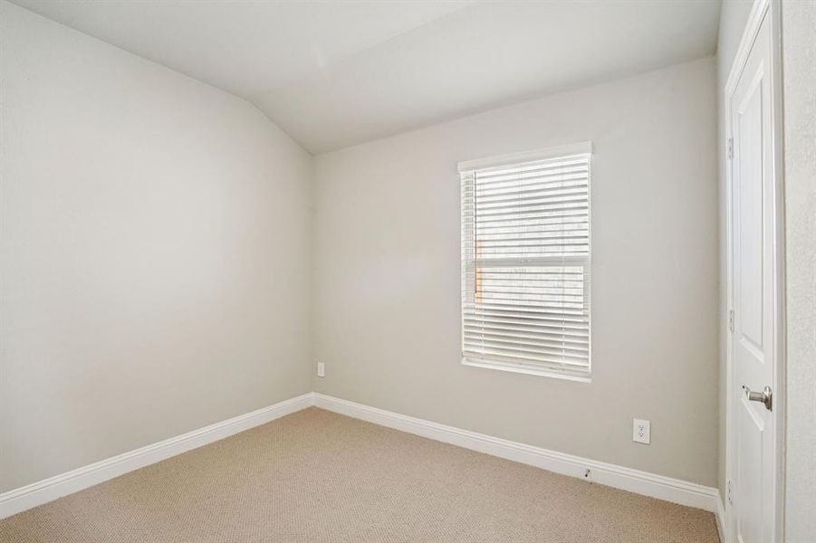 Spacious, unfurnished interior of a new home in Stonehaven, Seagoville (Image 33).