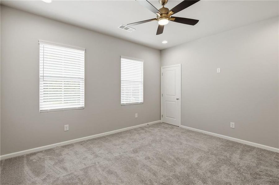 Spacious, unfurnished interior of a new home in , Auburn (Image 7).