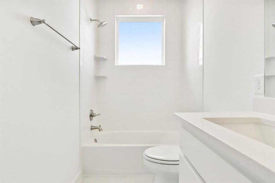 026-20241030-1427AzaleaDrive-Melissa-TX-75454-Bathroom3.jpg-SMALL