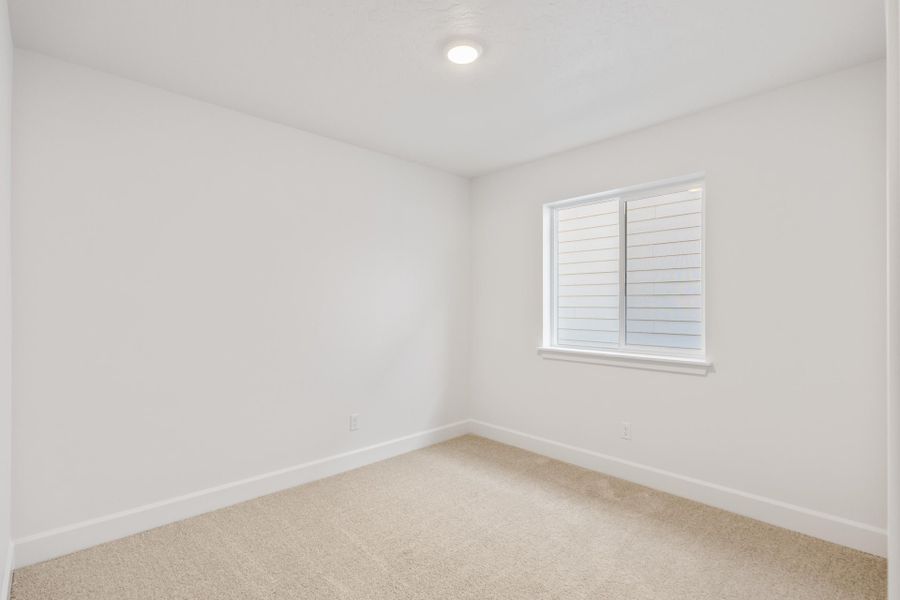 Spacious, unfurnished interior of a new home in Feather Ridge, Redmond (Image 11).