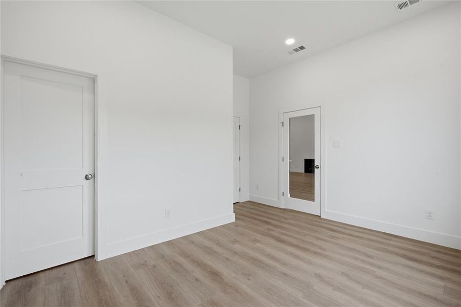 Spacious, unfurnished interior of a new home in , Dallas (Image 20). Spacious, unfurnished interior of a new home in , Dallas (Image 20).