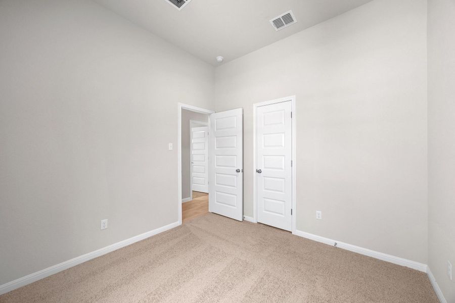 Spacious, unfurnished interior of a new home in Trinity Ranch, Elgin (Image 28).