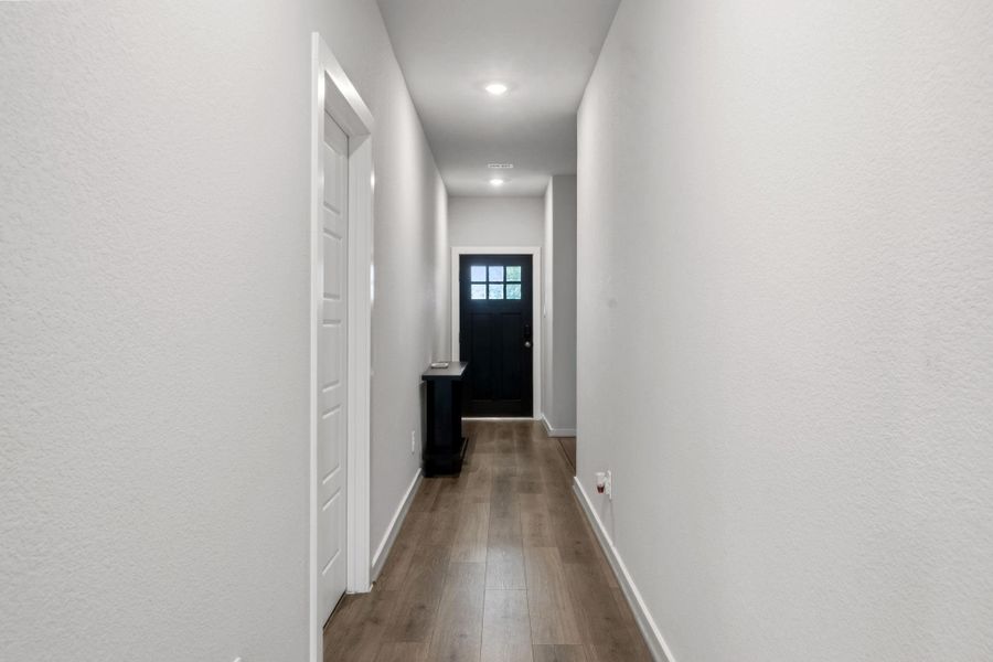 Spacious, unfurnished interior of a new home in Heights of Barbers Hill, Mont Belvieu (Image 21).
