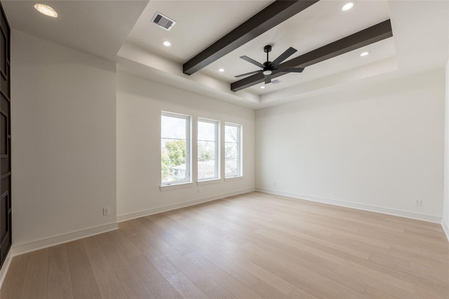 Spacious, unfurnished interior of a new home in , Houston (Image 27).