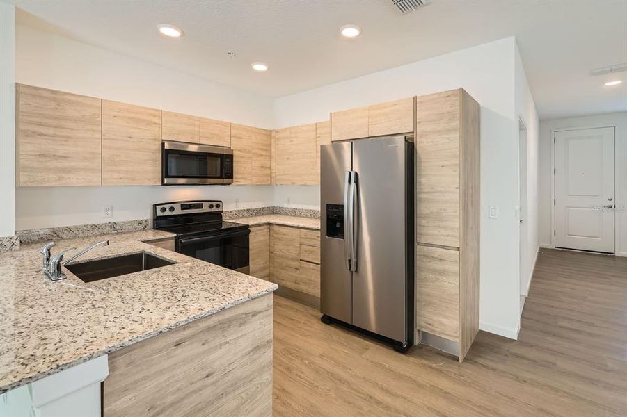 Furnished interior view inside a new home in , Orlando (Image 9).