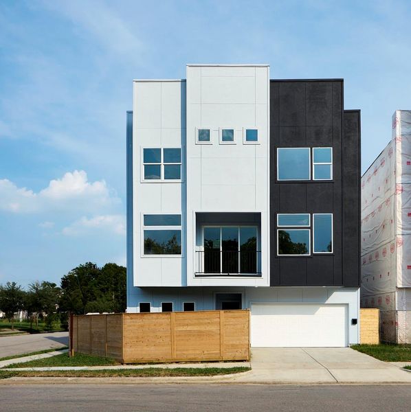 Located across from the University of Houston, this home is perfectly situated for quick access to campus, dining, shopping, and all the amenities the area has to offer. A prime location for students, faculty, or anyone looking for a vibrant, convenient neighborhood Located across from the University of Houston, this home is perfectly situated for quick access to campus, dining, shopping, and all the amenities the area has to offer. A prime location for students, faculty, or anyone looking for a vibrant, convenient neighborhood