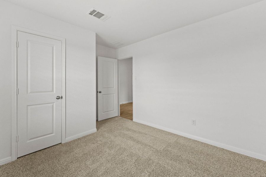 Spacious, unfurnished interior of a new home in , San Marcos (Image 15).