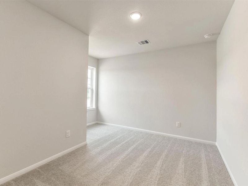 Spacious, unfurnished interior of a new home in Caney Creek Place, Conroe (Image 29).