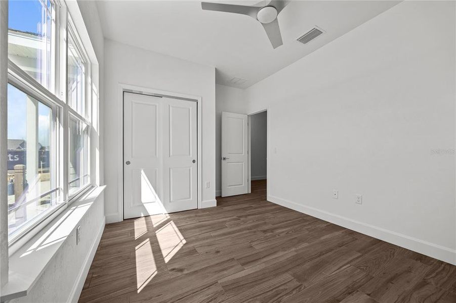 Spacious, unfurnished interior of a new home in , Gainesville (Image 24).