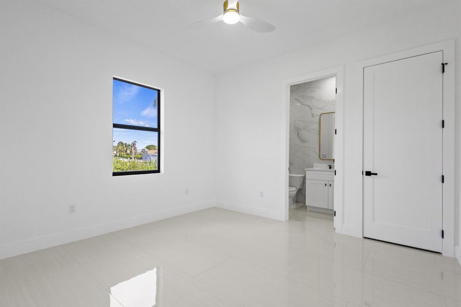 Spacious, unfurnished interior of a new home in , Loxahatchee (Image 38).
